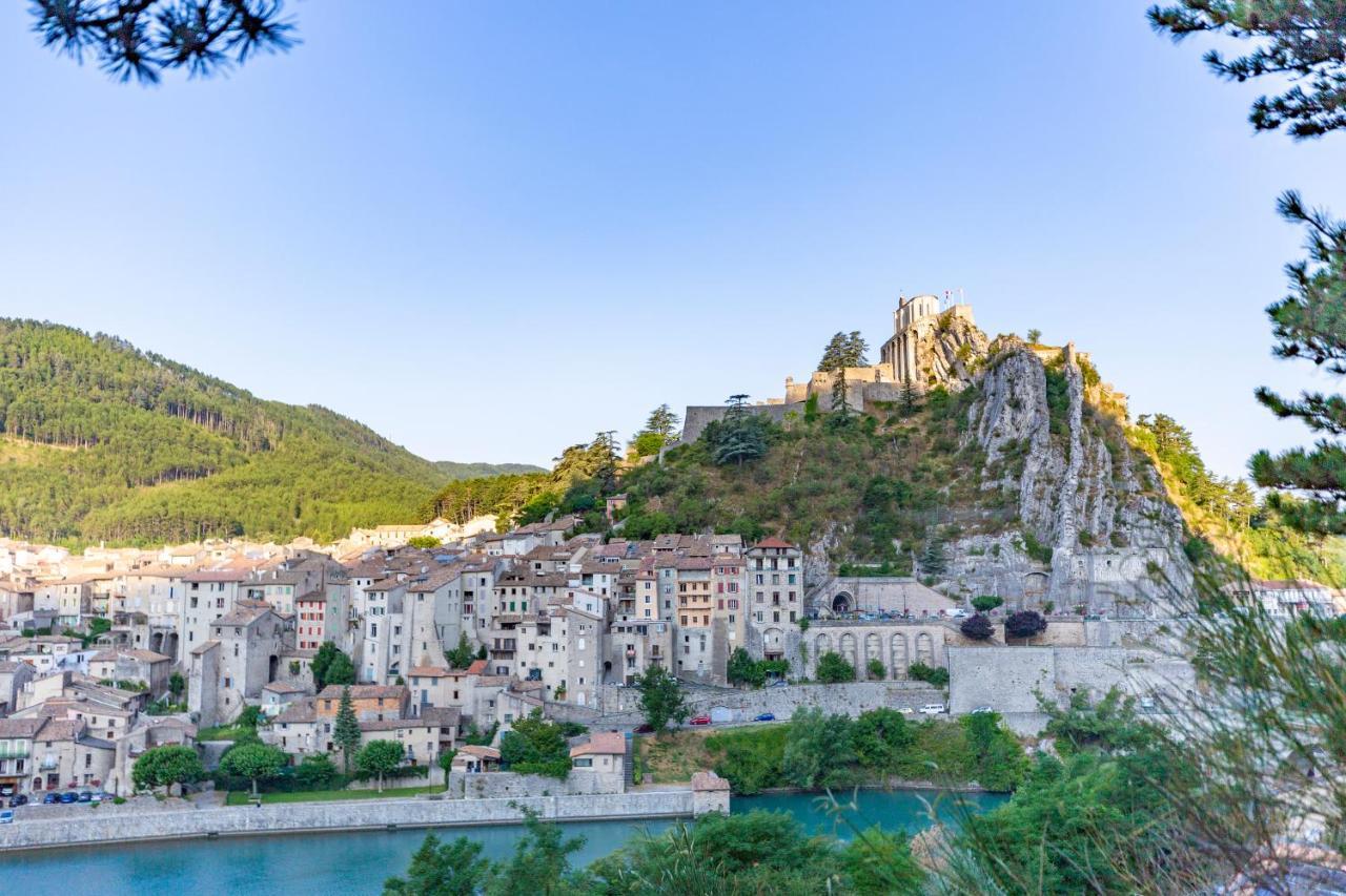 Camping Sites Et Paysages Les Pres Hauts Sisteron Kültér fotó