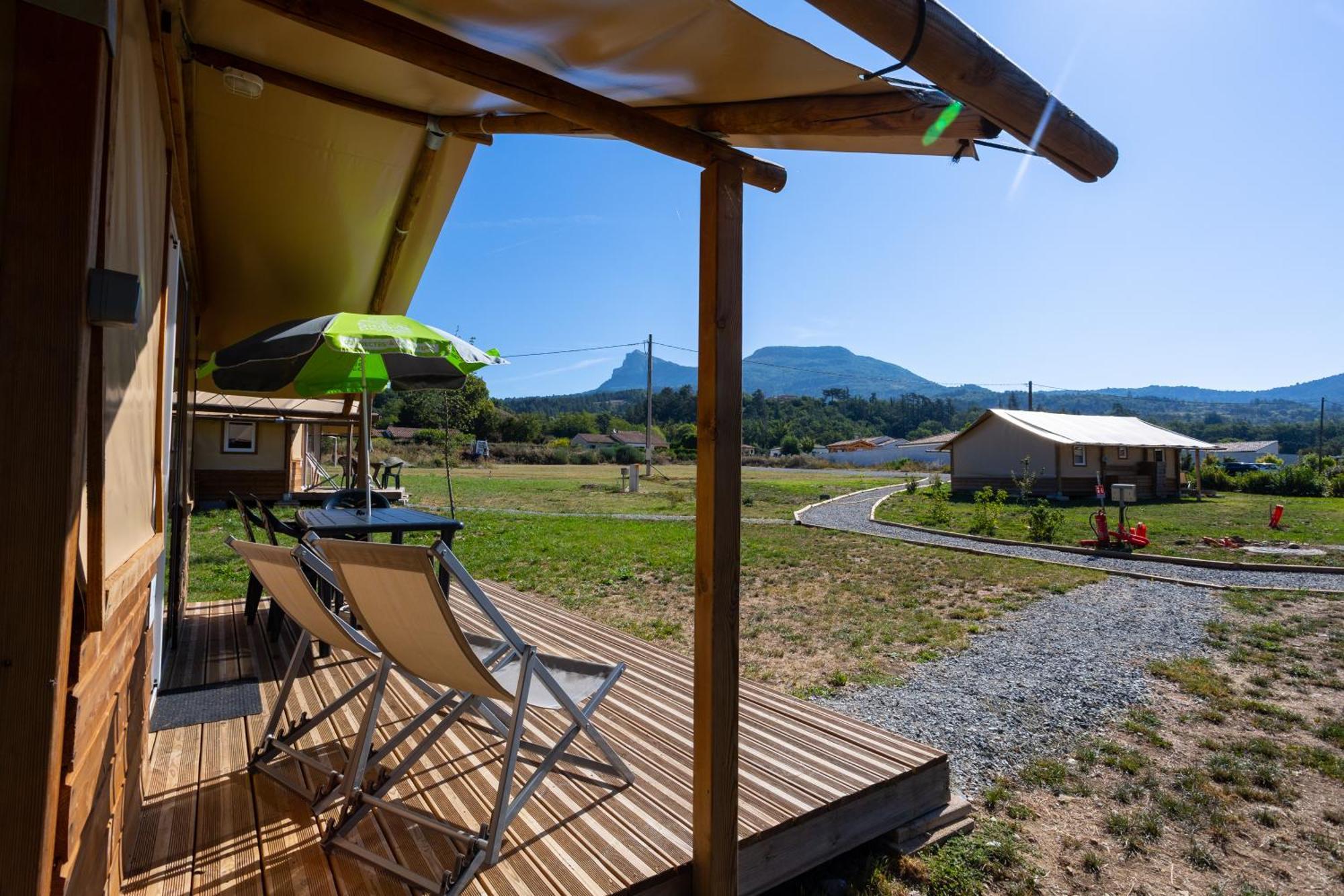 Camping Sites Et Paysages Les Pres Hauts Sisteron Kültér fotó